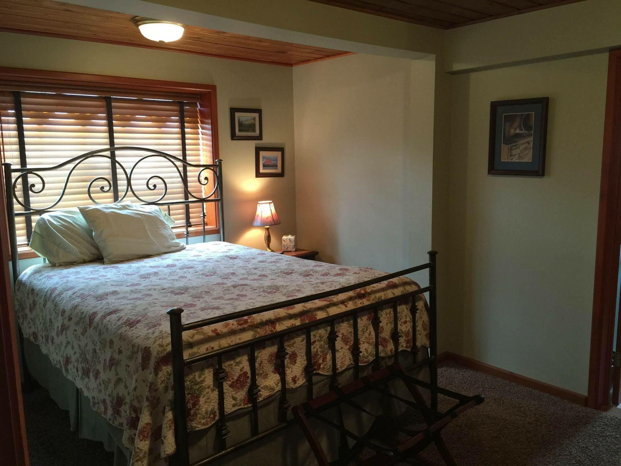 Whistling Swan Motel East Glacier Park Village Ngoại thất bức ảnh