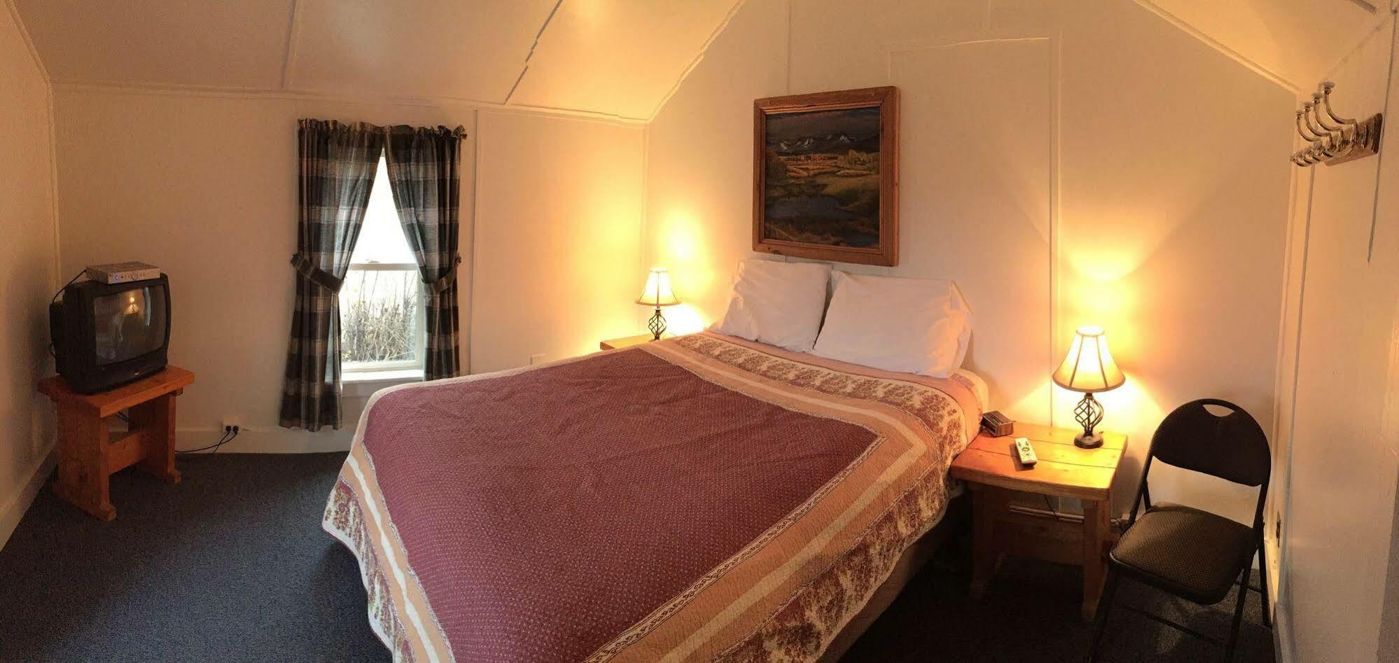 Whistling Swan Motel East Glacier Park Village Ngoại thất bức ảnh
