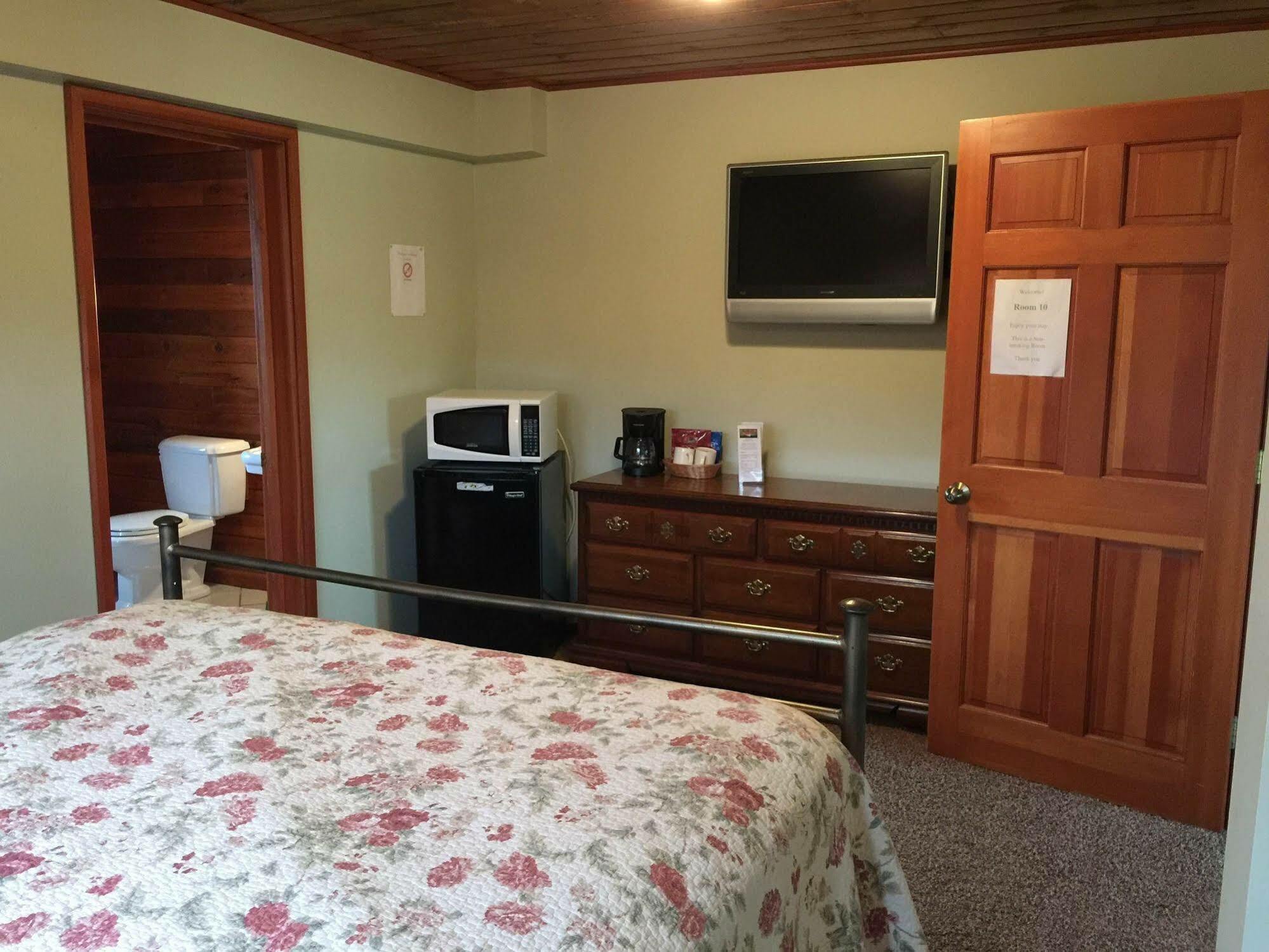 Whistling Swan Motel East Glacier Park Village Ngoại thất bức ảnh